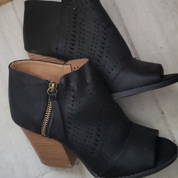 NWOT Qupid Peek Toe Booties - Picture 2 of 3